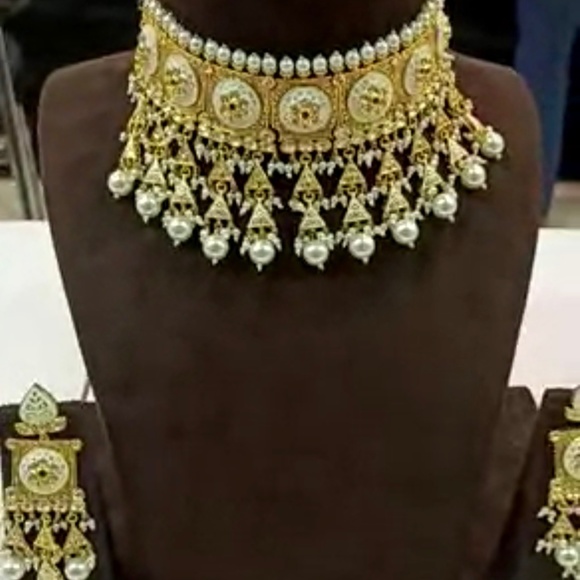 Jewellery - Picture 1 of 1
